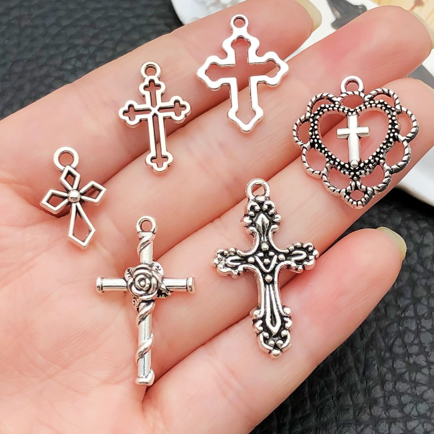 52pcs Assorted Cross Pendants  - مراجعة Jewelry Making Degree وسعره